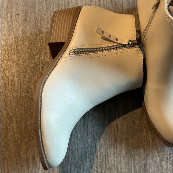 Arizona Jean Company Cream Ankle Booties - Picture 3 of 6